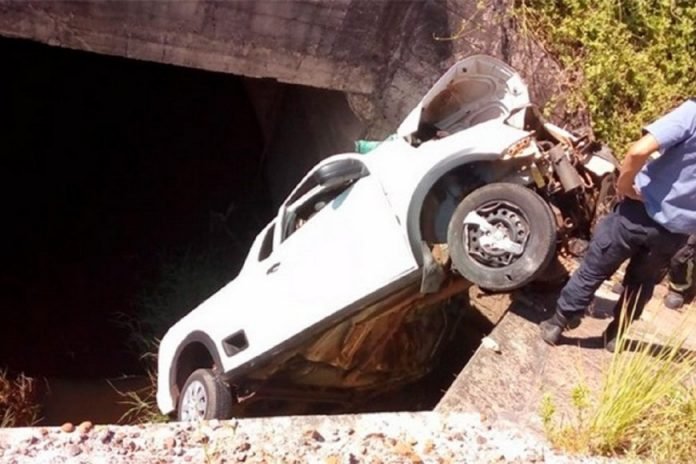 Se accident y pas 18 horas atrapado en su camioneta hasta que lo rescataron