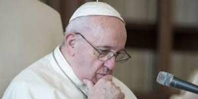 Hisoparon al Papa Francisco por ser contacto estrecho de dos cardenales contagiados.