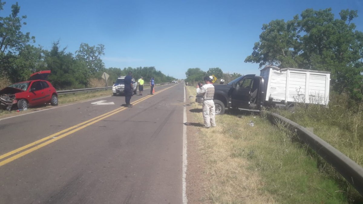 Una persona result con lesiones al colisionar dos vehculos.