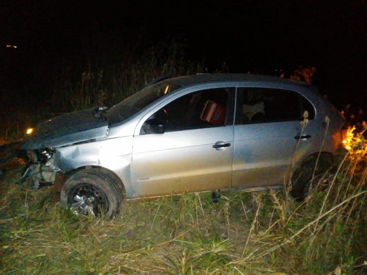 Un automvil perdi el control y volc en ruta 18.