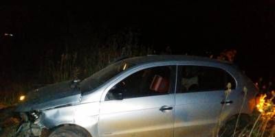 Un automvil perdi el control y volc en ruta 18.