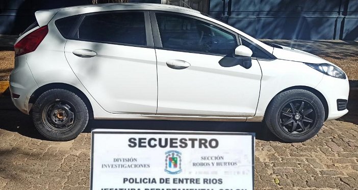 La polica recuper un auto robado.