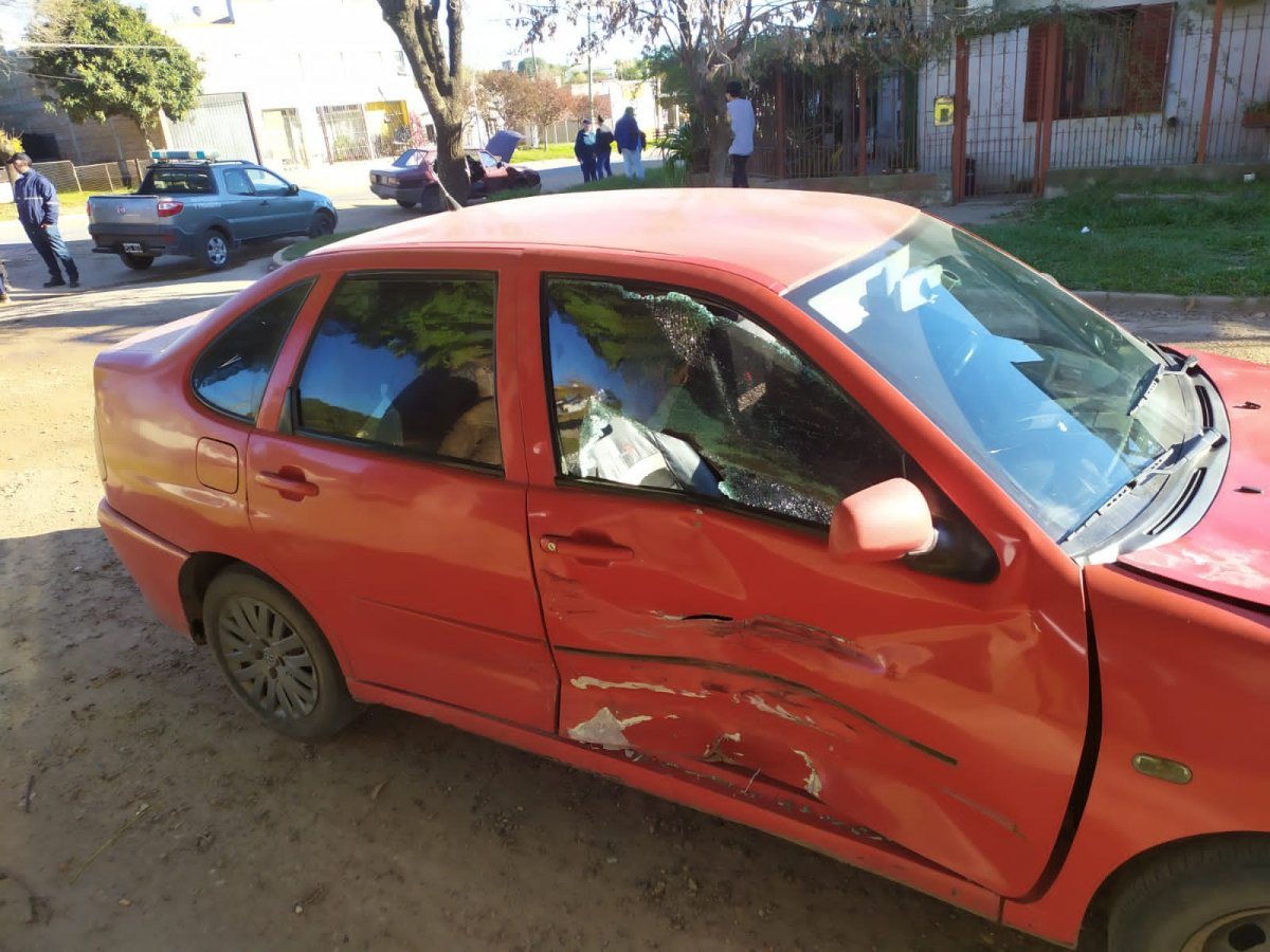 Fuerte choque entre dos automviles en San Jose.