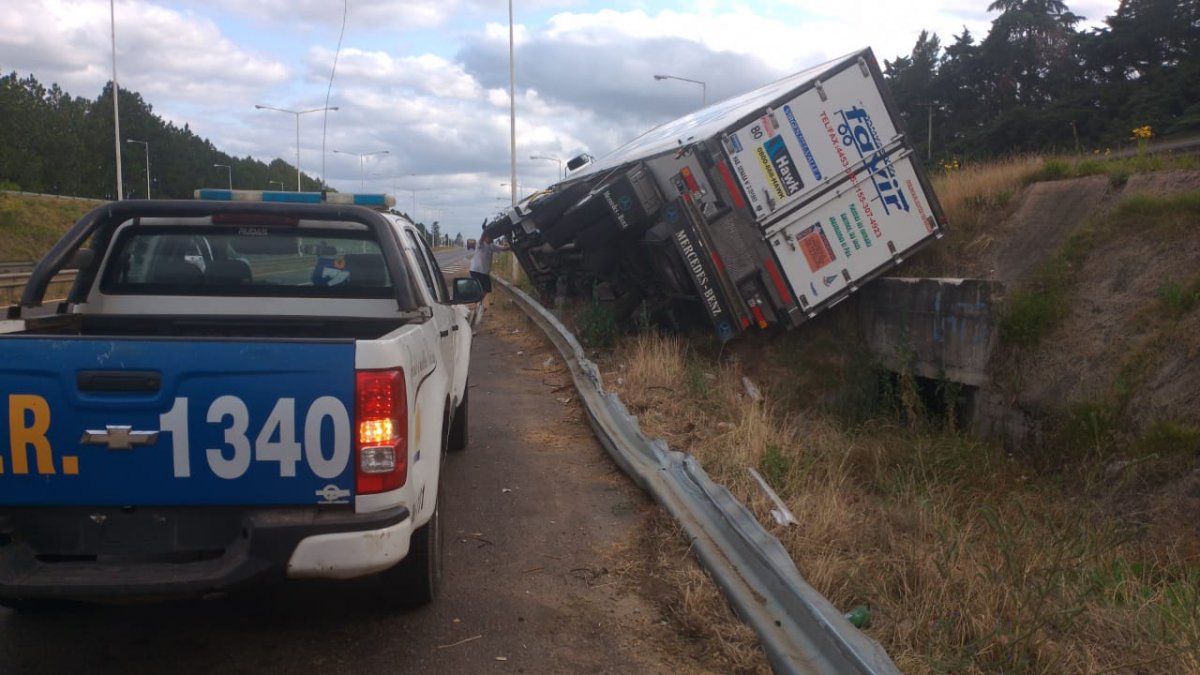 Volc un camin cargado en la Autova 14.