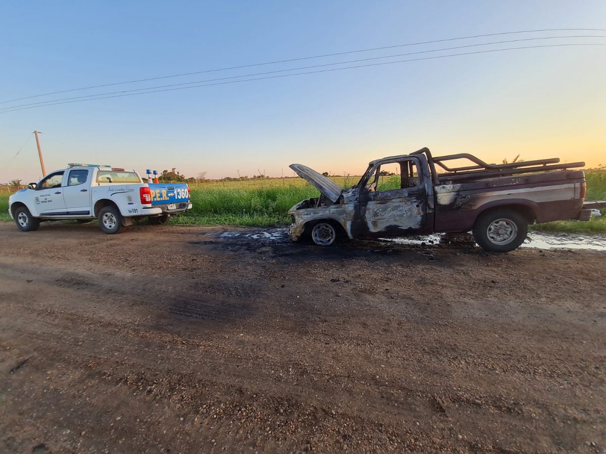 Un camioneta  se incendi en  ruta N 23.