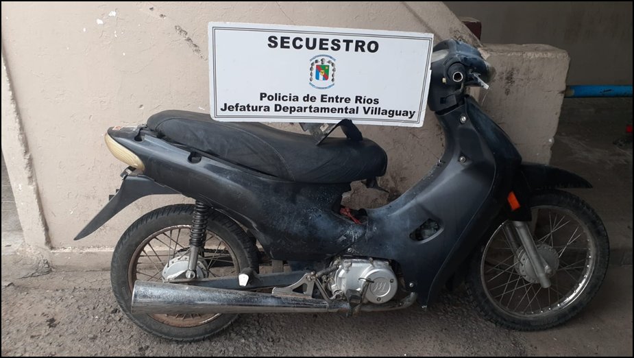 Un hombre se robo una moto y fue detenido en un campo.