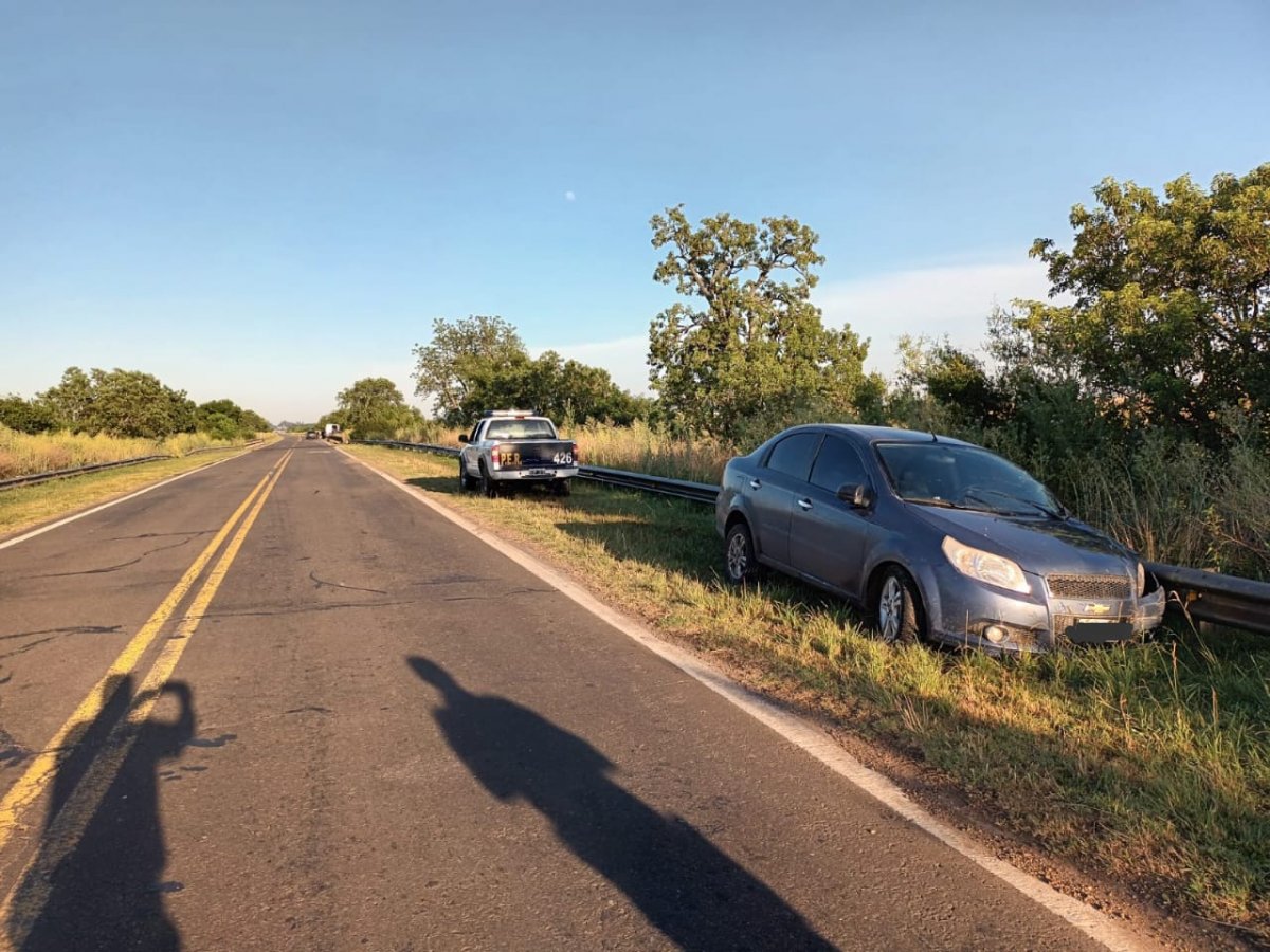 Una persona lesionada al chocar dos automviles.