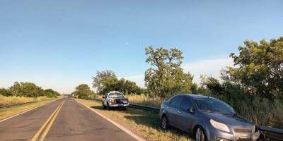 Una persona lesionada al chocar dos automviles.