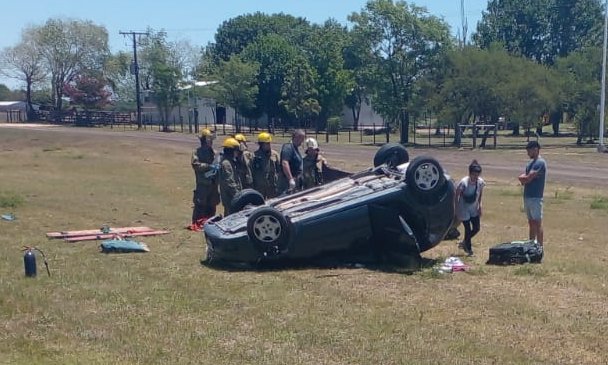 Despiste y vuelco en ruta 135