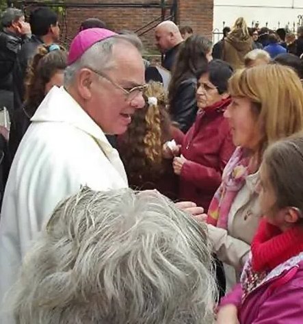 Renunci el obispo Luis Armando Collazuol.