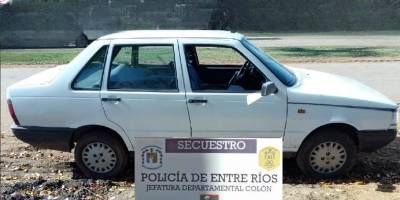 Un automvil fue secuestrado por presentar anomalas. 