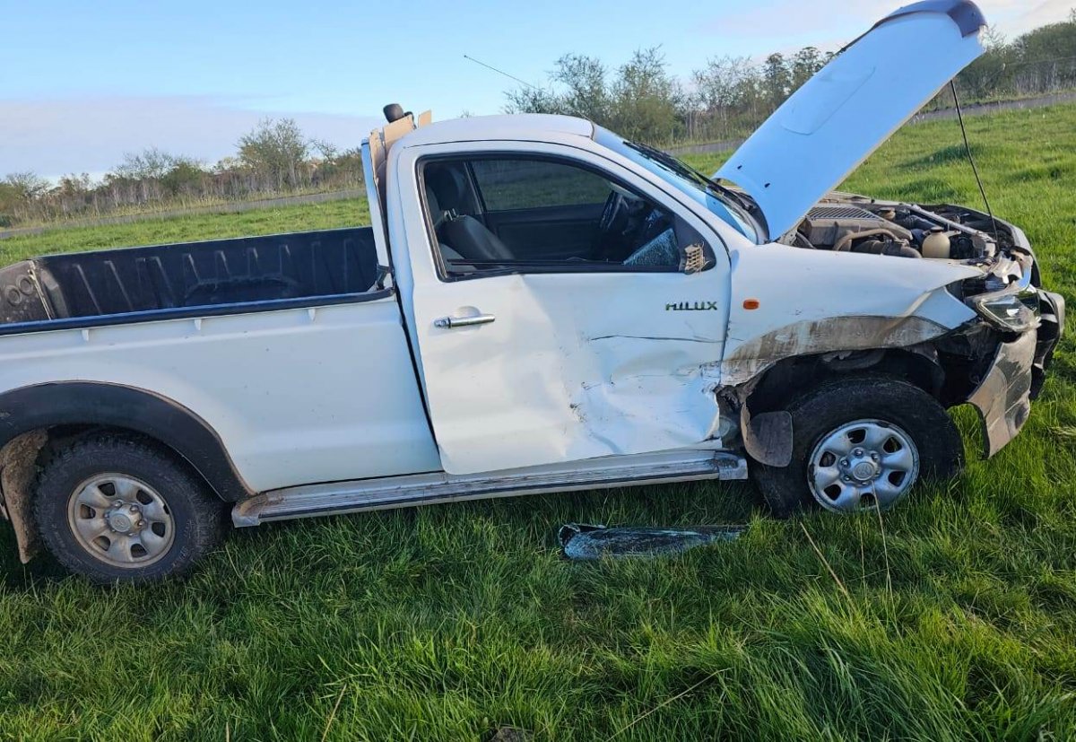 Fuerte impacto entre dos camioneta en ruta 23.