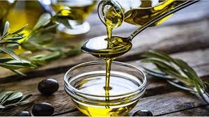 La ANMAT prohibi la venta y distribucin de dos marcas de aceite de oliva.