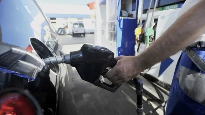 Junio arranca con aumento en los precios de los combustibles