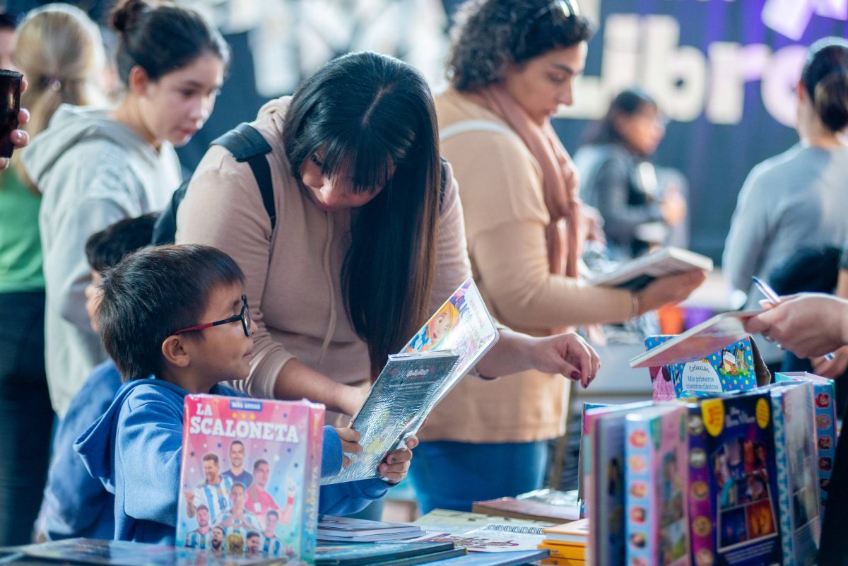Exitosa VII Edicin de la Feria Regional Del Libro.