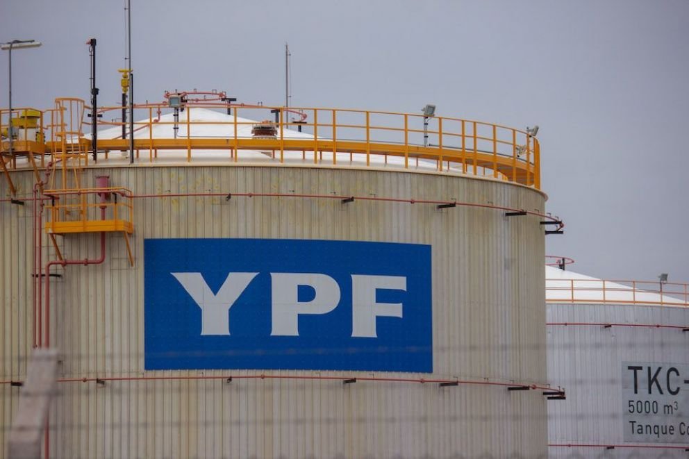 YPF anunci que a partir de este martes bajarn los precios de la nafta y el gasoil.