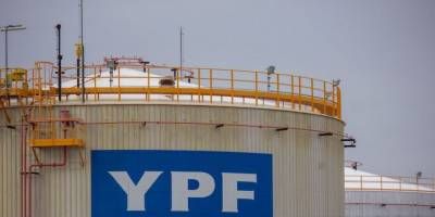 YPF anunci que a partir de este martes bajarn los precios de la nafta y el gasoil.