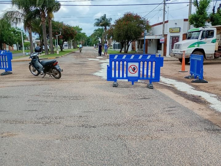 Derrame de combustible en una estacin de servicio local.