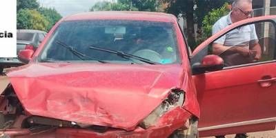 Una adolescente result herida tras fuerte choque entre auto y camioneta