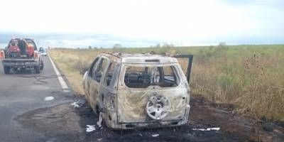 Las llamas devoraron a una camioneta en ruta 18.