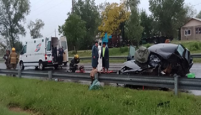 Tres hombres resultaron con graves lesiones tras chocar contra el guardarrail de la autova 14