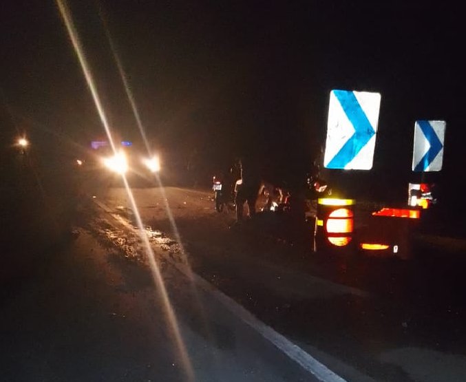 Motocicletas  chocaron contra los tachos que sealizaban en ruta 18.