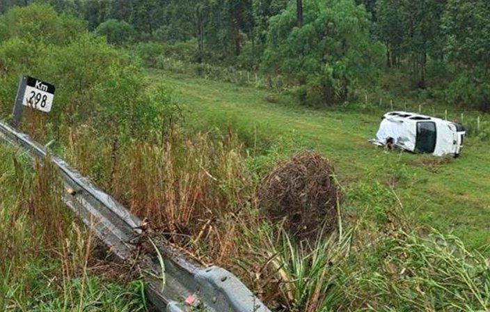 Una camioneta despist y volc en ruta 14.