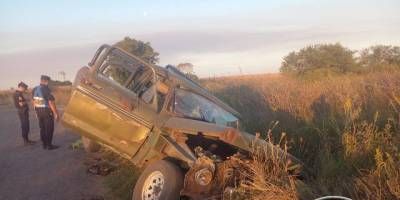 Un nio de 2 aos y una persona mayor resultaron herido tras volcar una camioneta.