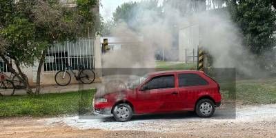 Un automvil se incendio a pocas cuadras del centro.