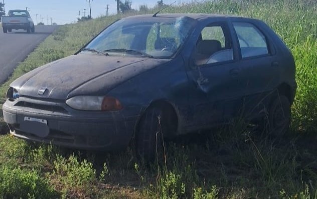 Un autom贸vil volc贸 en ruta 38. Un autom贸vil volc贸 en ruta 38.