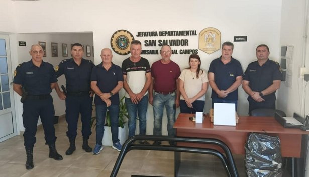 El municipio de General Campos entrego equipamiento para el m贸vil policial de esa localidad. El municipio de General Campos entrego equipamiento para el m贸vil policial de esa localidad.