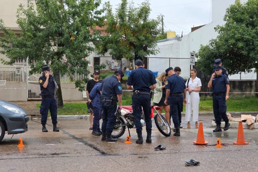 Falleció un motociclista tras perder el control y caer debajo de un colectivo en Concordia. Falleció un motociclista tras perder el control y caer debajo de un colectivo en Concordia.