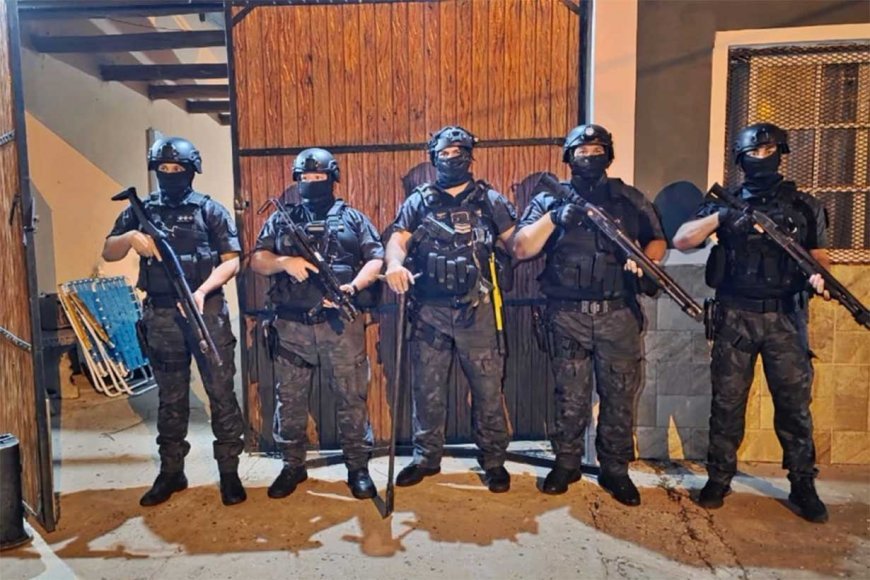 En un allanamiento se incautaron dos cr谩neos que ser铆an humanos. En un allanamiento se incautaron dos cr谩neos que ser铆an humanos.