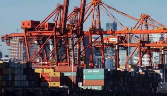 Pese a la ca铆da de exportaciones, el saldo comercial de febrero arroj贸 un super谩vit de 788 millones d贸lares Pese a la ca铆da de exportaciones, el saldo comercial de febrero arroj贸 un super谩vit de 788 millones d贸lares