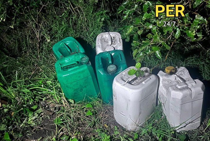 Estaban robando combustible y una bater铆a, fueron visto por las c谩maras de seguridad y huyeron a caballo. Estaban robando combustible y una bater铆a, fueron visto por las c谩maras de seguridad y huyeron a caballo.