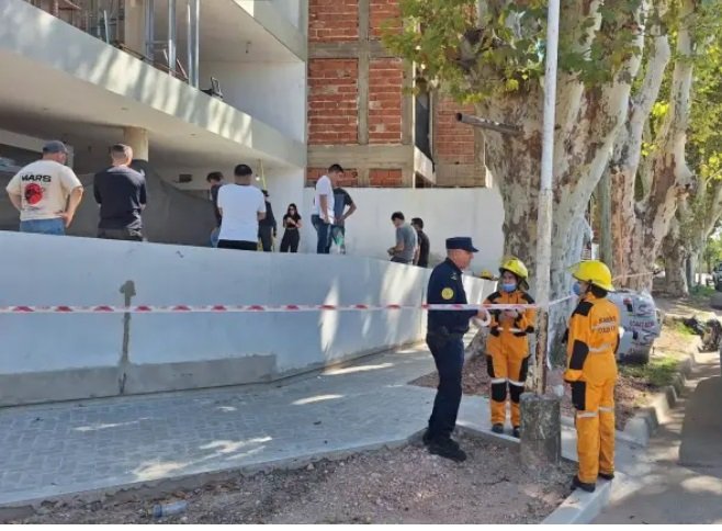 Hallaron a un hombre muerto dentro de una obra en Col贸n tras 15 d铆as desaparecido. Hallaron a un hombre muerto dentro de una obra en Col贸n tras 15 d铆as desaparecido.