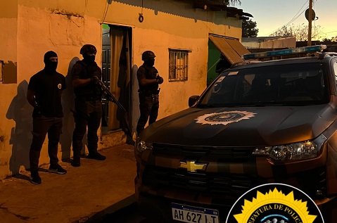 Tras varios allanamientos por drogas, nueve personas quedaron detenidas en Concordia. Tras varios allanamientos por drogas, nueve personas quedaron detenidas en Concordia.