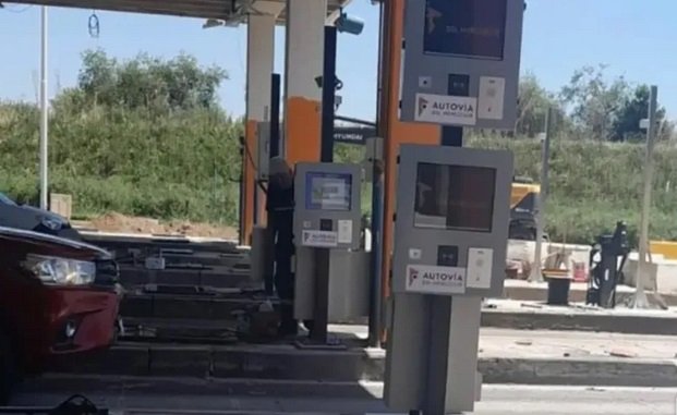 Las rutas siguen detonadas, los peajes ya aumentaron y ahora habr谩 multas por no pagar de manera electr贸nica. Las rutas siguen detonadas, los peajes ya aumentaron y ahora habr谩 multas por no pagar de manera electr贸nica.