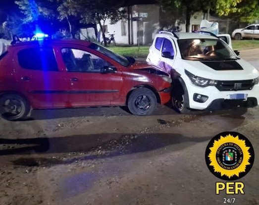 Dos autom贸viles chocaron, solo da帽os materiales. Dos autom贸viles chocaron, solo da帽os materiales.