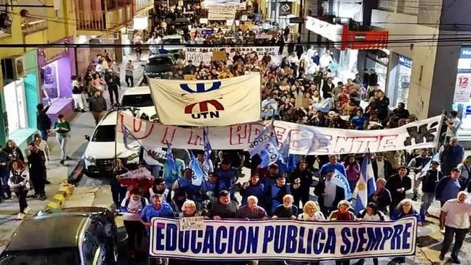 La Marcha Federal Universitaria tuvo movilizaciones en distintas ciudades de Entre R铆os. La Marcha Federal Universitaria tuvo movilizaciones en distintas ciudades de Entre R铆os.