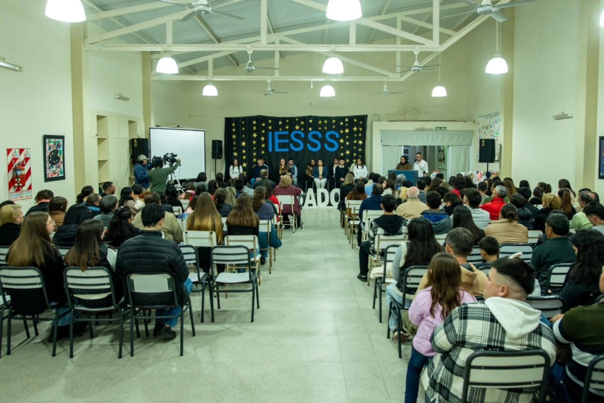 Este viernes se realizo la colación del Instituto Superior. Este viernes se realizo la colación del Instituto Superior.