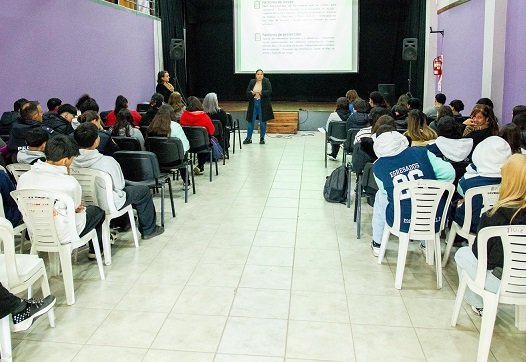Charla sobre la prevención del suicidio. Charla sobre la prevención del suicidio.
