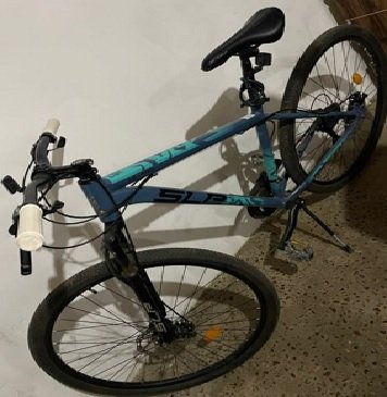 Robaron del patio de una casa en Av. Sarmiento una bicicleta Robaron del patio de una casa en Av. Sarmiento una bicicleta