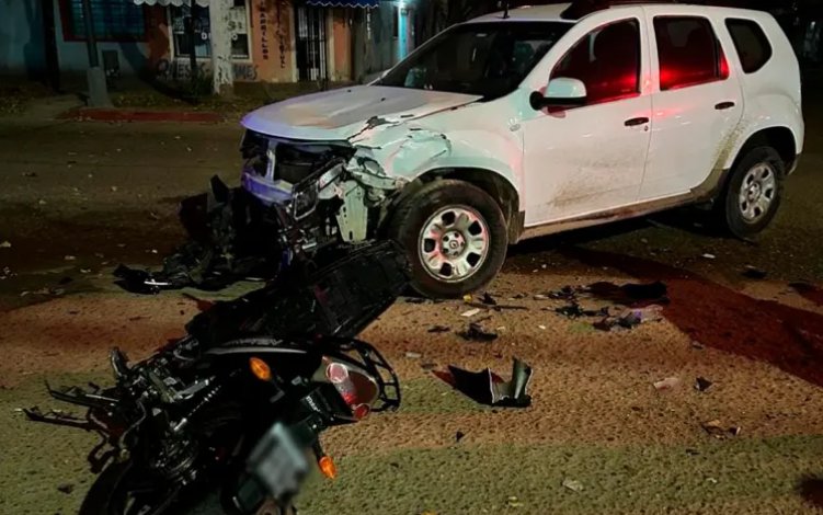 Falleci贸 una de las j贸venes accidentadas tras el choque de una moto y una camioneta en Col贸n. Falleci贸 una de las j贸venes accidentadas tras el choque de una moto y una camioneta en Col贸n.