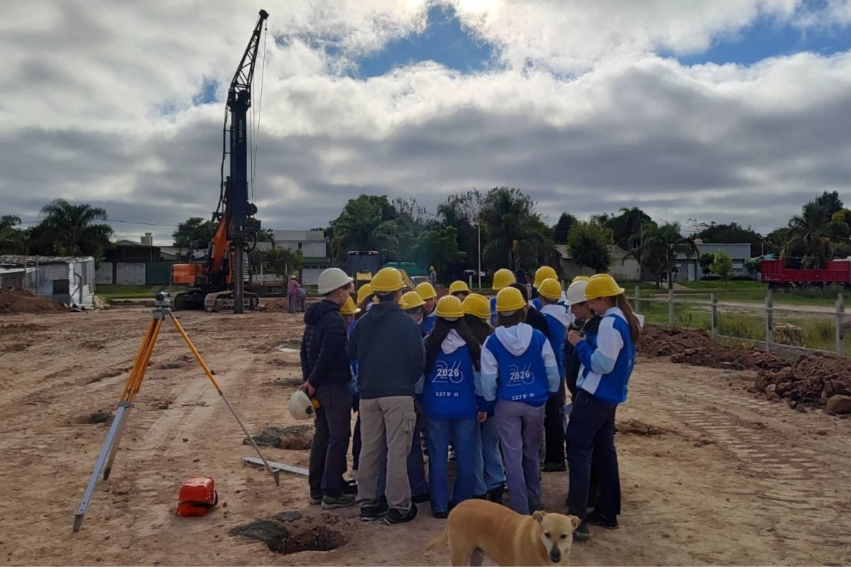 Estudiantes de la EET N掳 45 realizaron una visita t茅cnica a una obra educativa en ejecuci贸n. Estudiantes de la EET N掳 45 realizaron una visita t茅cnica a una obra educativa en ejecuci贸n.