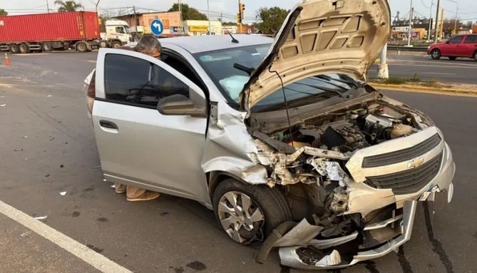 Un violento choque entre dos autos dej贸 varios heridos en el ingreso a Concordia. Un violento choque entre dos autos dej贸 varios heridos en el ingreso a Concordia.