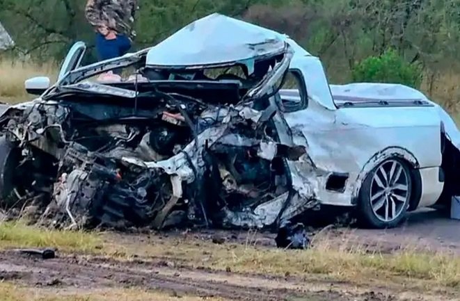 Dos muertos tras choque frontal de camionetas sobre Ruta 12, a la altura de La Paz. Dos muertos tras choque frontal de camionetas sobre Ruta 12, a la altura de La Paz.