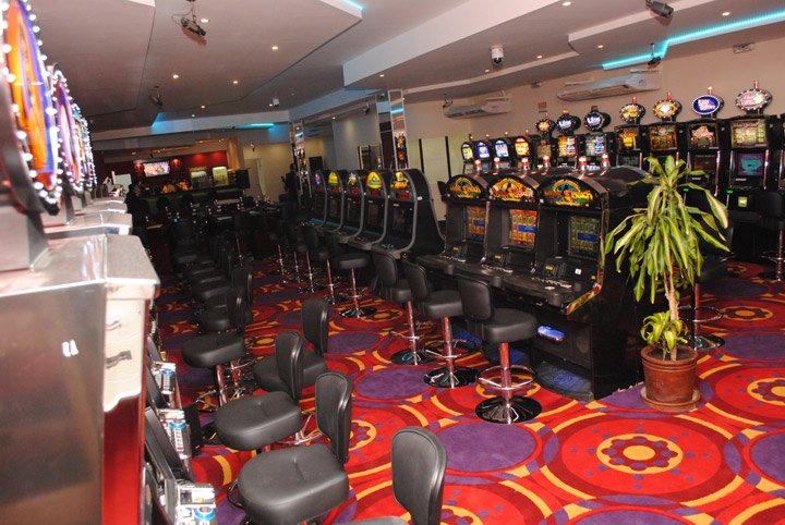 Un exempleado de la Sala de Juego de San Salvador fue condenado por manipular una ruleta. Un exempleado de la Sala de Juego de San Salvador fue condenado por manipular una ruleta.