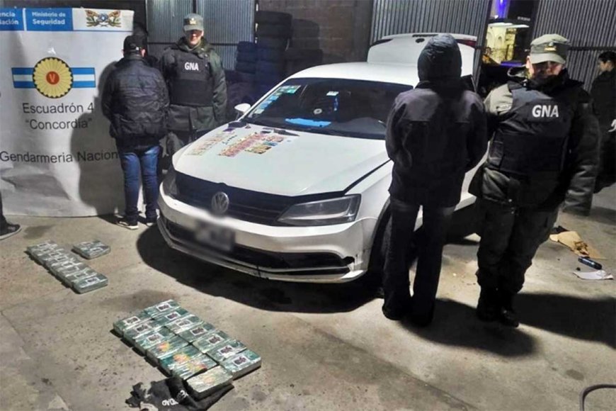 Secuestraron 24 kilos de cocaína en el Peaje de Yeruá . Secuestraron 24 kilos de cocaína en el Peaje de Yeruá .