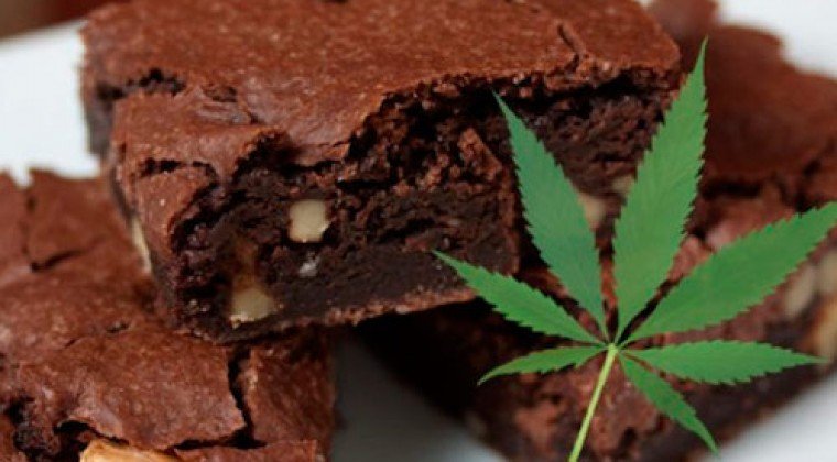 Intoxicación con torta de marihuana: la cocinera podrÃa ser acusada de envenenamiento . Intoxicación con torta de marihuana: la cocinera podrÃa ser acusada de envenenamiento .